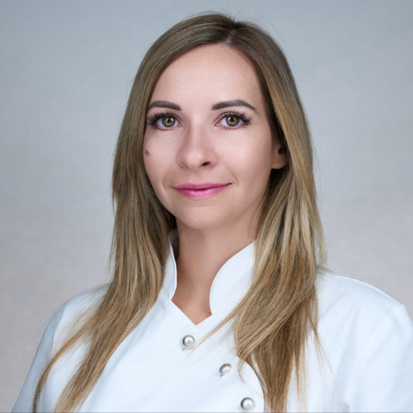 Simoray Judit kozmetikus a Janssen Cosmetics Hungary Központi Referencia szalon munkatársa Időpontfoglalás arckezelés angti-aging lifting masszázs